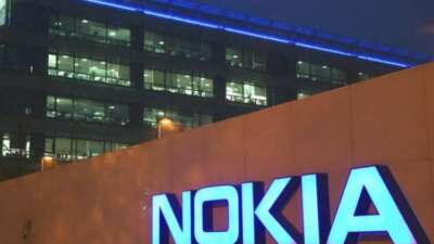 Nokia, akıllı telefon pazarından resmen çekildi