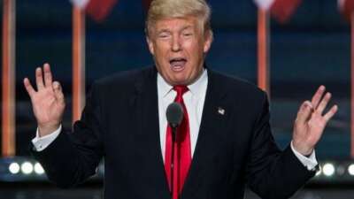 Trump, Meksika’ya yönelik ek gümrük vergisini 1 aylığına askıya aldı