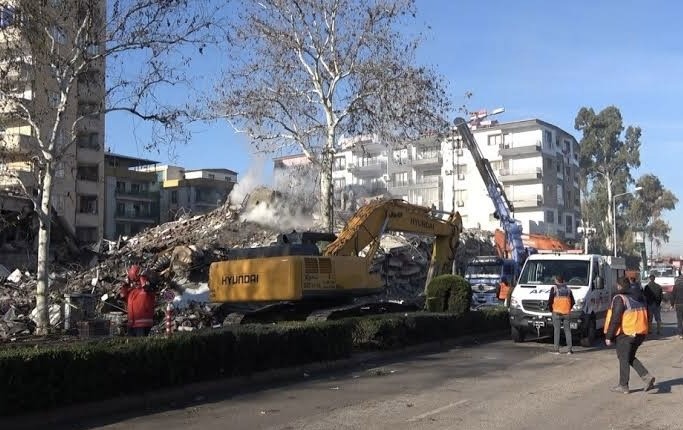 105 kişinin hayatını kaybettiği Bilge Sitesi davasında 21 yıl ceza alan eski başkan tahliye edildi 105 kişinin hayatını kaybettiği Bilge Sitesi davasında 21 yıl ceza alan eski başkan tahliye edildi
