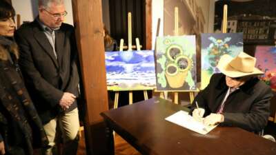 Parmaklarıyla gören ressam Bursa’da sanatseverlerle buluştu