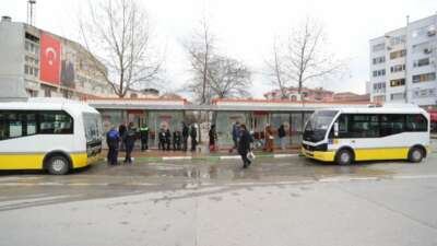 Gemlik’te otobüs durakları tertemiz