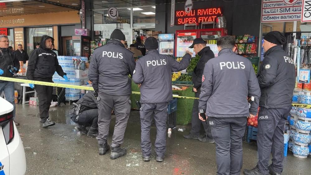 Rizeli anne oğlunu ‘darp etti’ diye market çalışanını silahla vurdu Rizeli anne oğlunu ‘darp etti’ diye market çalışanını silahla vurdu