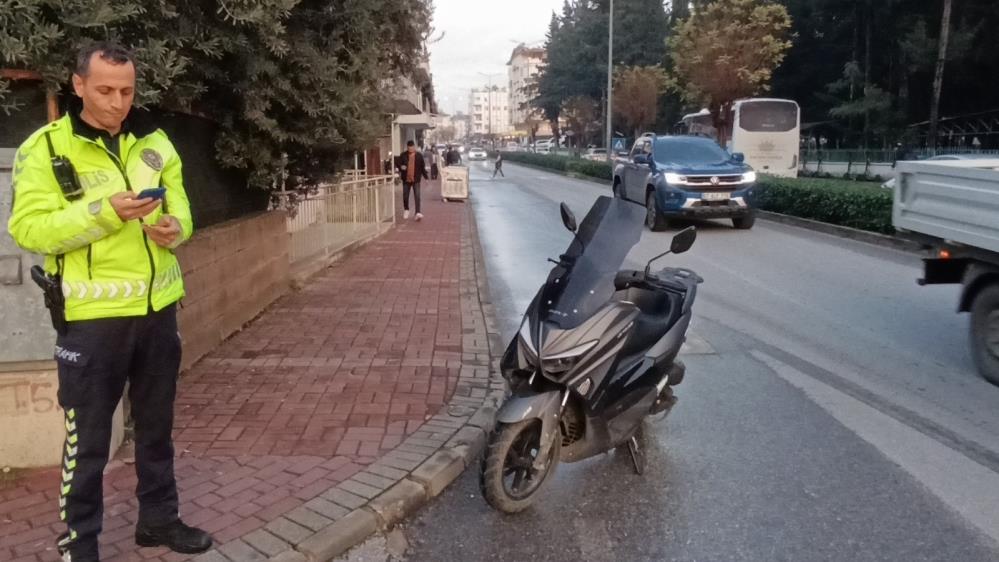 Motosikletin çarptığı scooterdaki 5 yaşındaki çocuk yaraladı Motosikletin çarptığı scooterdaki 5 yaşındaki çocuk yaraladı