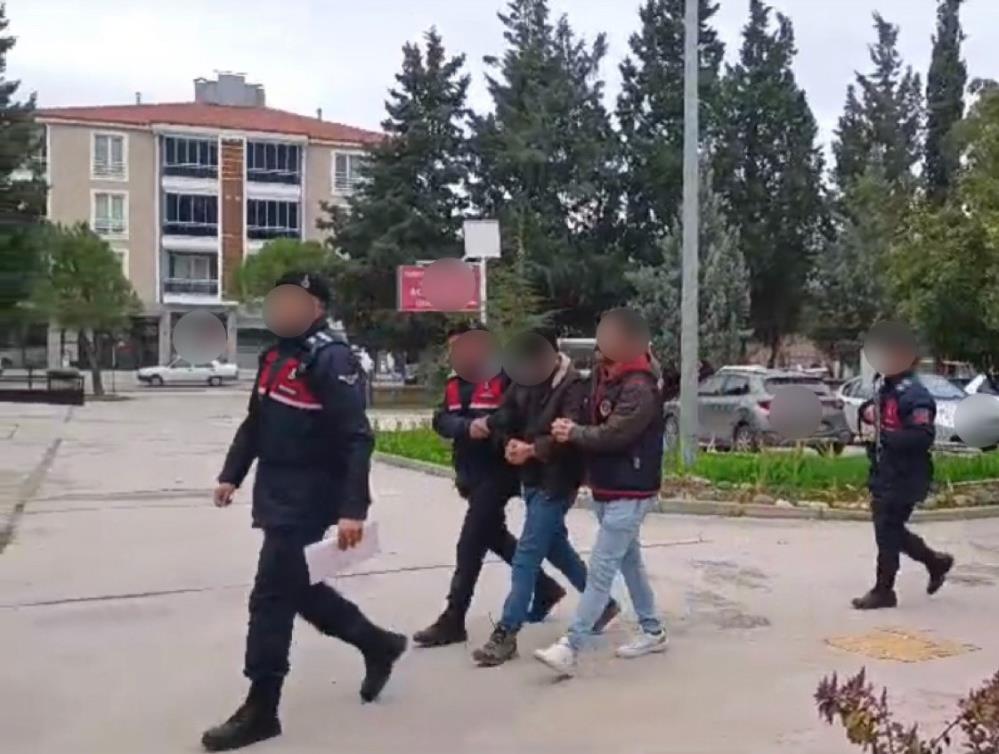 ‘Gizli servistenim’ yalanıyla 1 milyon dolandırdı