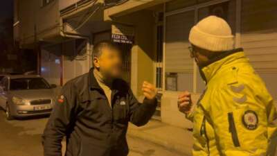 Bursa’da uygulama noktasını görünce park etti: Alkollü sürücünün ilginç diyalogları kamerada