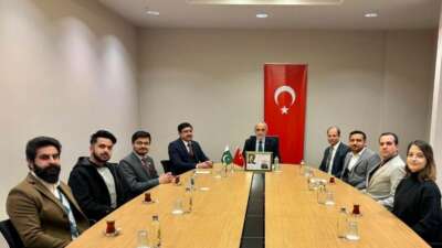 Pakistan Büyükelçiliği Müsteşarı’ndan Cumhurbaşkanı Başdanışmanı’na taziye ziyareti