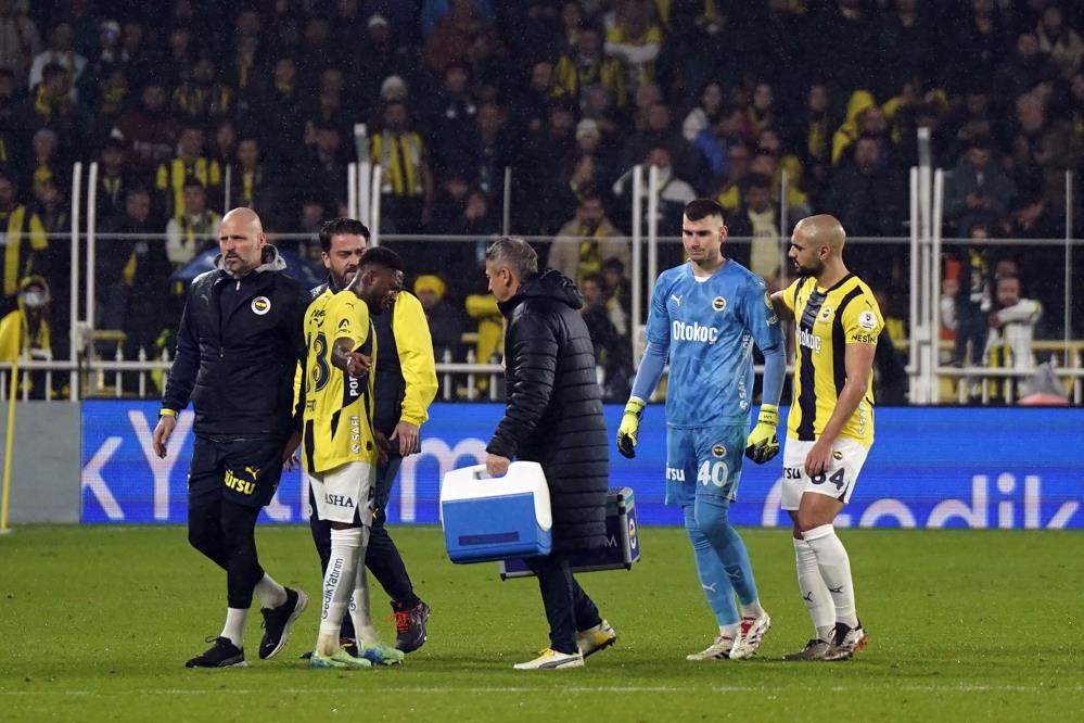 Fenerbahçe’de Dominik Livakovic sakatlandı Fenerbahçe’de Dominik Livakovic sakatlandı