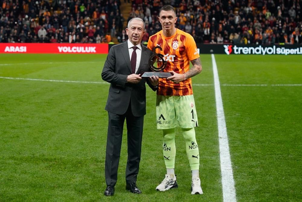 Muslera, Galatasaray tarihine geçti