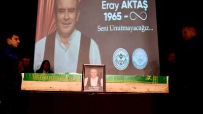 Organları ile umut olan tiyatrocu Eray Aktaş son yolculuğuna uğurlandı
