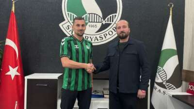 Sakaryaspor, Burak Altıparmak’ı renklerine bağladı