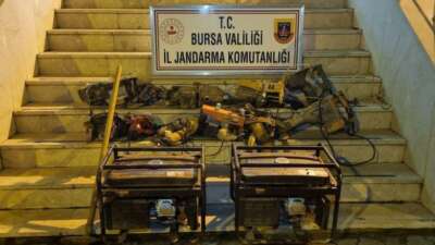 Bursa’da kaçak kazı yapan 7 kişi kıskıvrak yakalandı