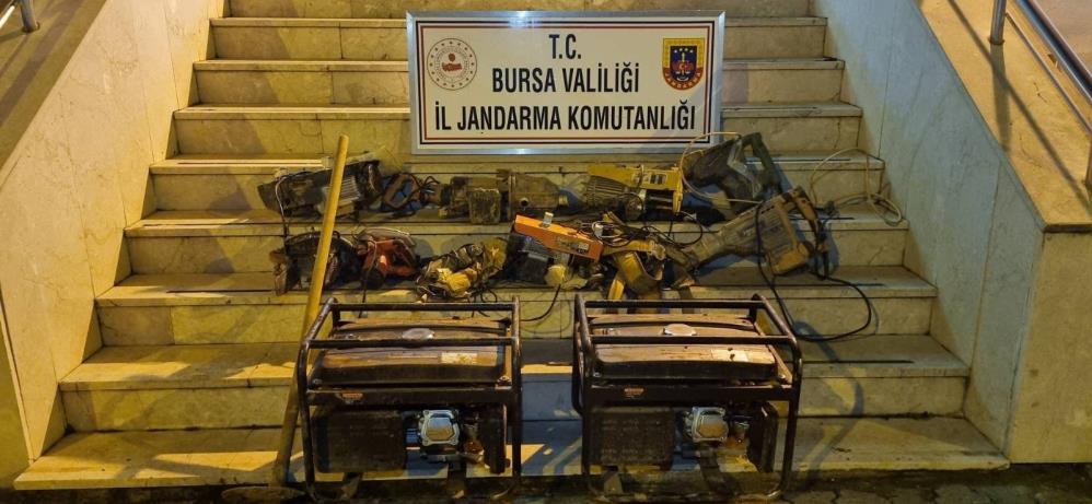 Bursa’da kaçak kazı yapan 7 kişi kıskıvrak yakalandı Bursa’da kaçak kazı yapan 7 kişi kıskıvrak yakalandı