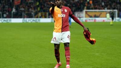 Victor Osimhen ligdeki 10. golünü attı