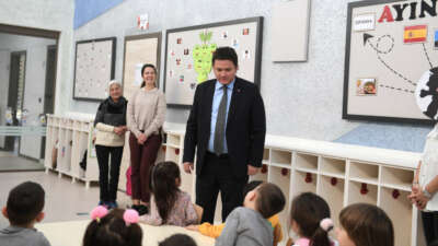 Başkan Aydın miniklerin karne heyecanına ortak oldu