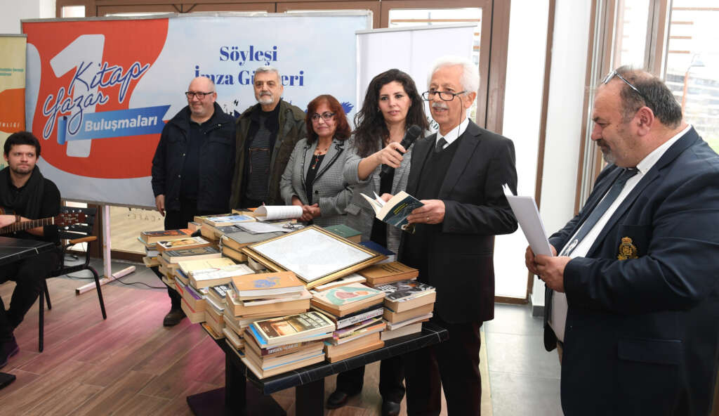 Şairler ve yazarlar kitaplarını Osmangazili gençler için bağışladı