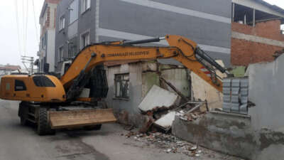 Osmangazi’de 100 metruk bina yıkıldı