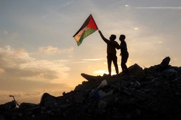 İsrail ile Hamas arasındaki ateşkes anlaşmasında ilk koşul yerine getiriliyor |İsrail Basını: Kızılhaç 3 kadın rehineyi teslim aldı