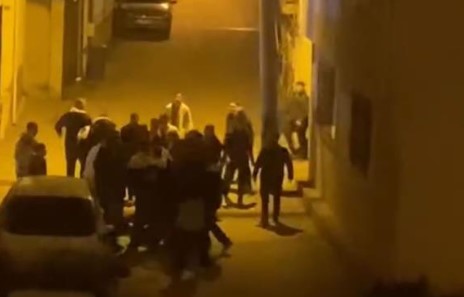 Bursa’da ‘asker eğlencesi’ dediler, sokağı ringe çevirdiler Bursa’da ‘asker eğlencesi’ dediler, sokağı ringe çevirdiler