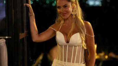 Şarkıcı Hadise’den Şenol Sönmez ile yeni poz