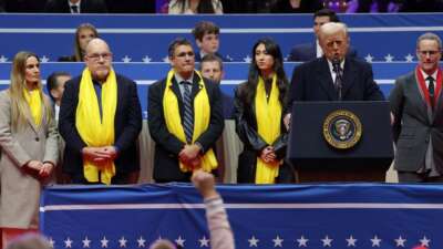 Trump göreve başladı: İlk başkanlık kararnamelerini imzaladı