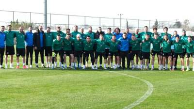 Bursaspor’da Yiğitali Bayrak yeni tarzıyla kampta