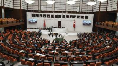 TÜBİTAK kanun teklifi kabul edildi: Öğrenim sonrasında burs verilebilecek