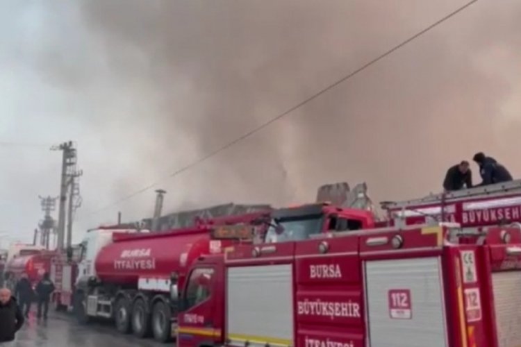Bursa’da 2 fabrika alevlere teslim oldu