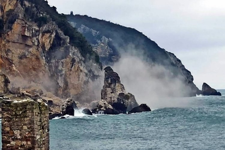 Amasra’da sağanak sonrası heyelan