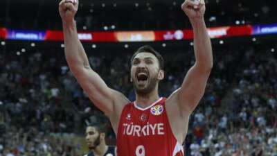 Semih Erden, basketbolu bıraktığını açıkladı
