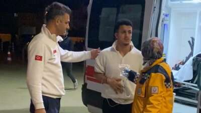 Bursa’da, kavgayı ayırmak isterken bıçaklandı