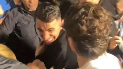 Ünlü isimlerin geldiği film galasında izdiham: Kavga sırasında yangın tüpü sıktılar