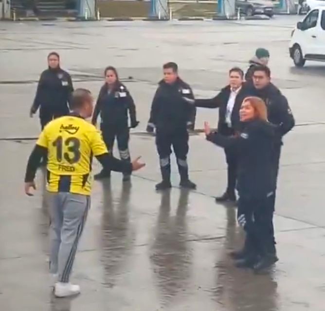 AVM savaş alanına döndü: Fenerbahçeli ve Amed SF’li taraftarlar birbirine girdi
