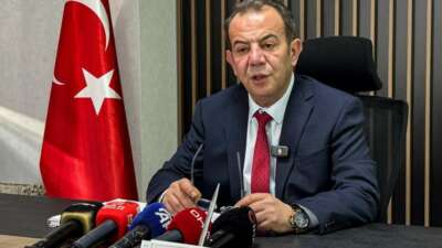 Tanju Özcan: “Camilerin hiçbirinin yangın güvenlik raporu olmadığını ilan etmek istiyorum”