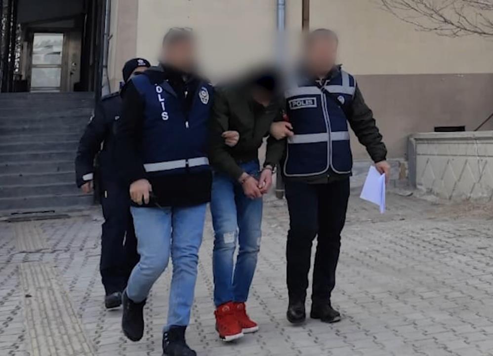 Nitelikli cinsel saldırı suçundan aranan şüpheli yakalandı Nitelikli cinsel saldırı suçundan aranan şüpheli yakalandı