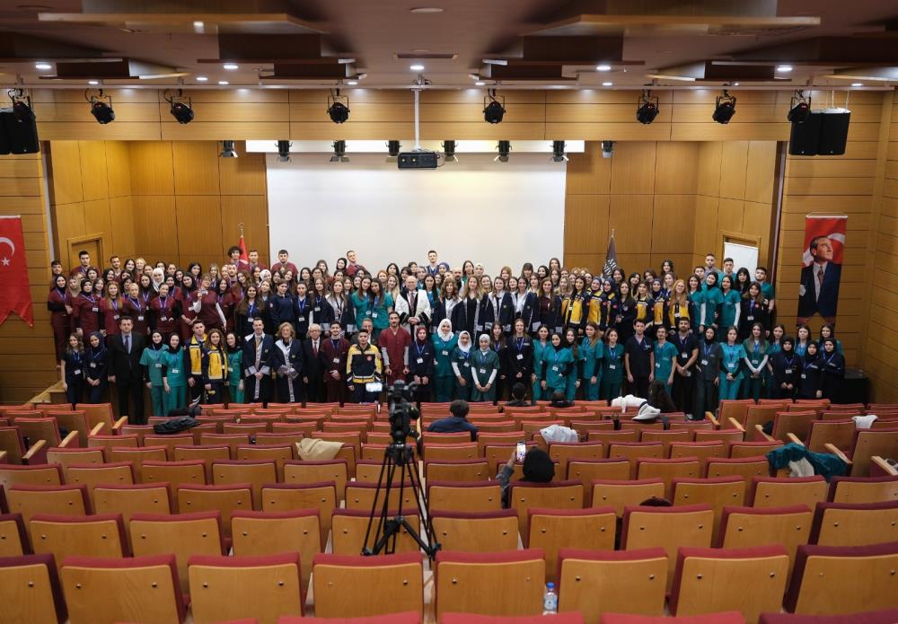 Mudanya Üniversitesi, öğrencilerini sektöre uğurladı