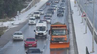 Bursa’da kardan kapanan Mudanya yolu açıldı