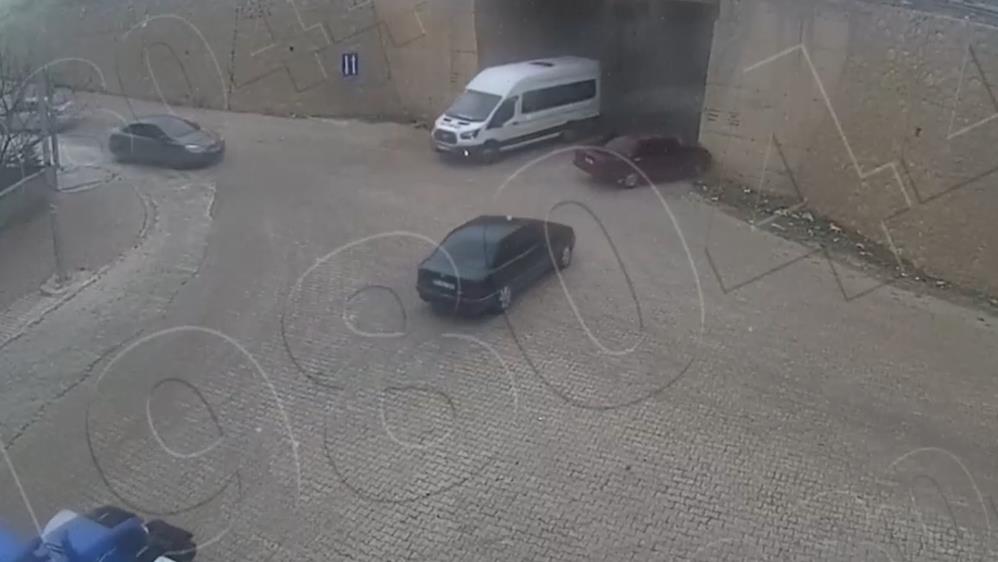 Kırıkkale’de hız ve dikkatsizlik kazalara davetiye çıkardı: O anlar kamerada Kırıkkale’de hız ve dikkatsizlik kazalara davetiye çıkardı: O anlar kamerada