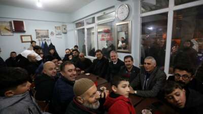 İnegöl Belediyesi’nden 2 camide kandil ikramı