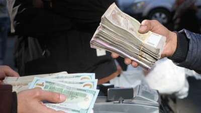 Suriye lirası, dolar karşısında değer kazanmaya devam ediyor