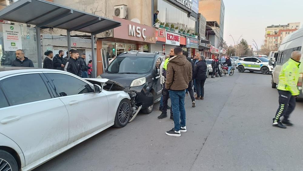 Batman’da zincirleme trafik kazası: 1 yaralı Batman’da zincirleme trafik kazası: 1 yaralı