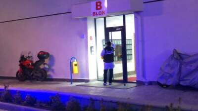 13 yaşındaki öldü, baba ise bilekleri kesilmiş halde bulundu