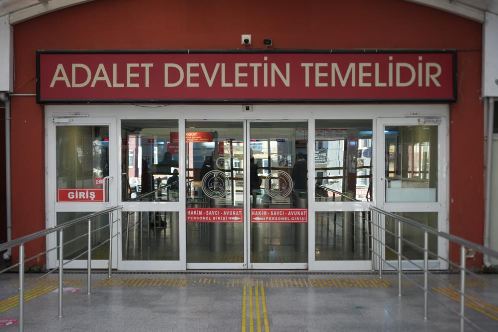 16 yaşındaki kızı otobüste istismar ettiği iddia edilen şoför beraat etti