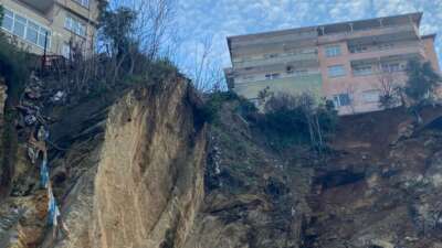 Üsküdar’da toprak kayması: 2 bina boşaltıldı