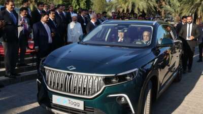 Pakistan’dan Erdoğan ve Şerif’in TOGG ile deneme sürüşüne Dombralı paylaşım