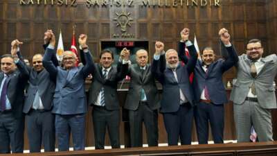 Yeniden Refah Partisi’nden istifa eden belediye başkanı AK Parti’ye katıldı