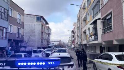 Bursa’da ekmek almaya giderken bacağından vuruldu