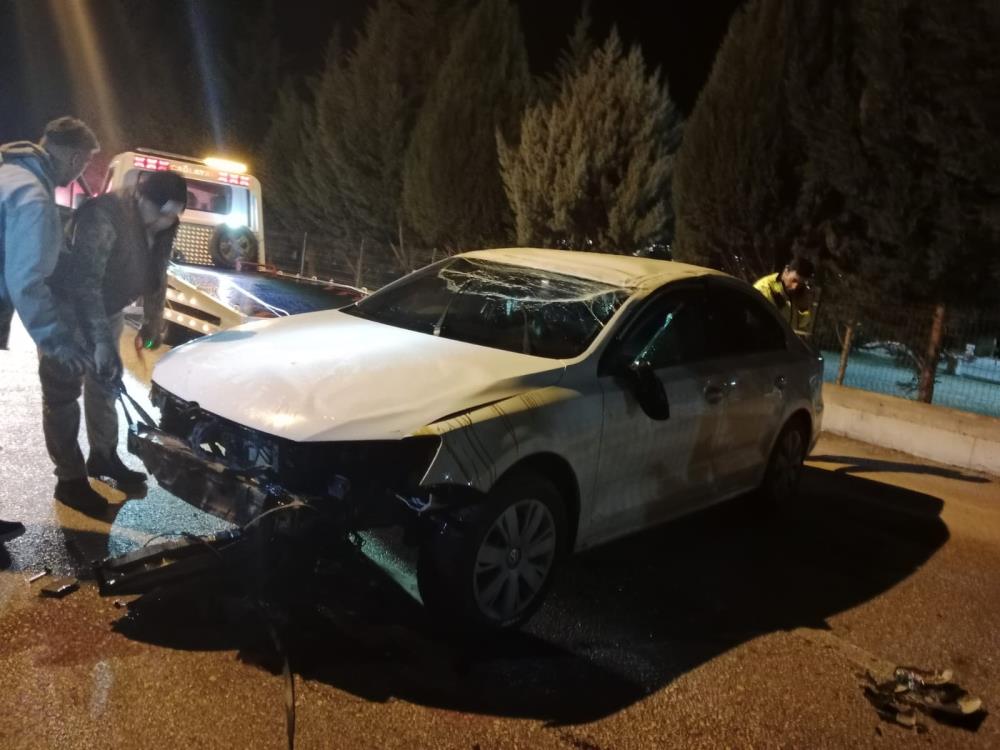 Takla atan araçtan burnu bile kanamadan çıktı Takla atan araçtan burnu bile kanamadan çıktı