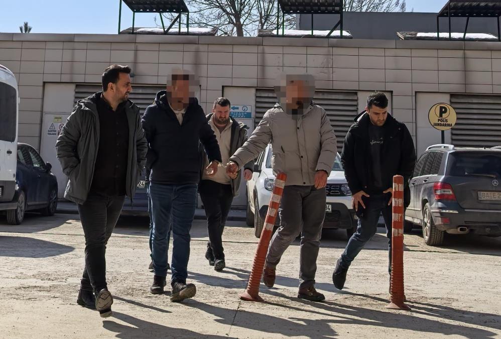 Bursa’da hakkında kesinleşmiş hapis cezası bulunan 3 şahıs yakalandı Bursa’da hakkında kesinleşmiş hapis cezası bulunan 3 şahıs yakalandı