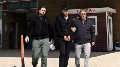Bursa’da ‘dur’ ihtarına uymadı jandarmaya çarptı