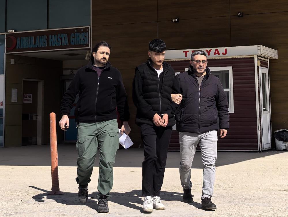 Bursa’da ‘dur’ ihtarına uymadı jandarmaya çarptı Bursa’da ‘dur’ ihtarına uymadı jandarmaya çarptı